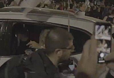 Автомобиль сбил трех демонстрантов в Тель-Авиве, водитель арестован - mignews.net - Тель-Авив