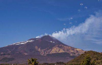 Вулкан Этна курит ровными кольцами - mignews.net