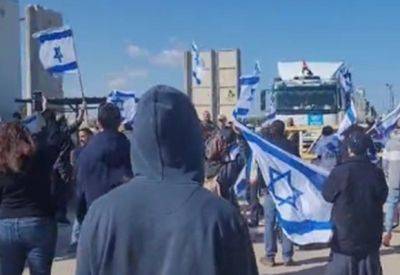 "Блинкен не найдет грузовиков". Протестующие блокируют Керем-Шалом - mignews.net