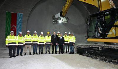 Ильхам Алиев - Президент Ильхам Алиев - Салех Мамедов - Президент Ильхам Алиев ознакомился с работами, проводимыми на автомобильной дороге Ахмедбейли-Физули-Шуша, принял участие в открытии первого тоннеля (ВИДЕО/ФОТО) - trend.az - Азербайджан - Президент