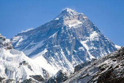 Британский альпинист и непальский гид побили рекорды восхождения на Эверест - mignews.net - Англия - Непал
