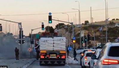 Израильские активисты засняли, как они блокируют гумпомощь в Газу - mignews.net - Иордания - Они