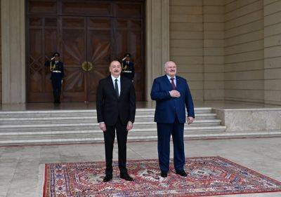 Ильхам Алиев - Александр Лукашенко - В Баку состоялась церемония официальной встречи Президента Республики Беларусь Александра Лукашенко (ФОТО) - trend.az - Белоруссия - Азербайджан - Президент