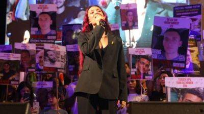 Эден Голан - Эден Голан исполнила "Ураган" в оригинальной версии на Площади заложников в Тель-Авиве - vesty.co.il - Израиль - Тель-Авив