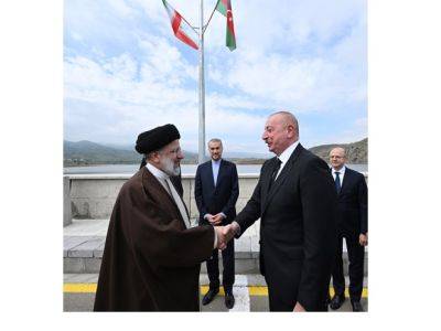 Ильхам Алиев - Сейед Ибрахим-Раиси - Президент Ильхам Алиев и Президент Сейед Ибрахим Раиси встретились на азербайджано-иранской государственной границе (ФОТО) - trend.az - Иран - Азербайджан - Президент