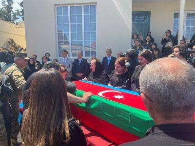 В Сураханском районе Баку проходит церемония прощания с шехидом I Карабахской войны (ФОТО) - trend.az - Баку - район Сураханский, Баку