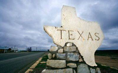 Город в Техасе, выплатит 2 миллиона долларов семьям жертв стрельбы в школе - mignews.net - Сша - штат Техас