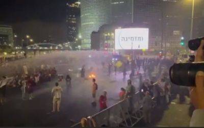 Биньямин Нетаниягу - Протесты в Тель-Авиве разогнали, применив водометы - mignews.net - Тель-Авив