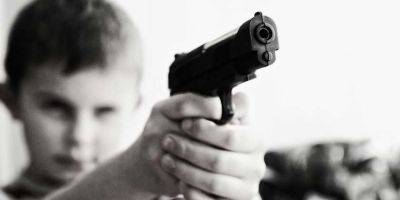 Спасаясь от погони, подозреваемый выбросил пистолет — его подобрал маленький ребенок - detaly.co.il