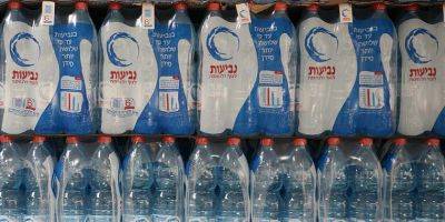 АЗС заплатят крупные штрафы за выставленные на солнце бутылки с минеральной водой - detaly.co.il - Израиль - Тель-Авив