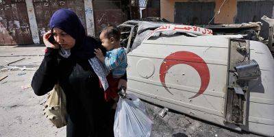 Смерть двух сотрудников Красного полумесяца в Рафиахе: солдаты открыли огонь по подозрительному автомобилю - detaly.co.il - Израиль - Хамас - Газа - Огонь