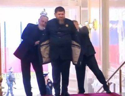 Рамзан Кадыров - Рамзан Кадыров то ли не смог снять пальто, то ли в барина играл - mignews.net - республика Чечня