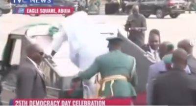 Президент Нигерии споткнулся и упал: видео - mignews.net - Нигерия - Президент