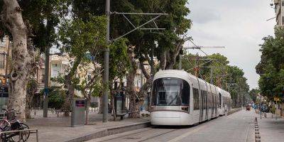 В Бат-Яме остановили движение трамвая из-за провала на дороге - detaly.co.il - Иерусалим