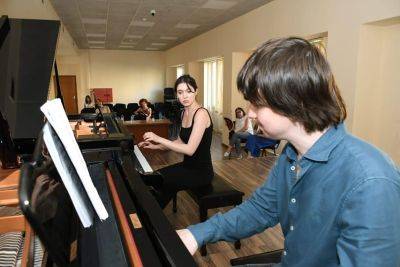 В Баку прошел мастер-класс известного российского пианиста (ФОТО/ВИДЕО) - trend.az - Россия - Москва - Германия - Сша - Япония - Италия - Франция - Азербайджан - Бельгия - Баку