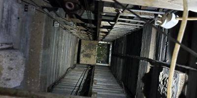 Видео: дрон ЦАХАЛа находит в жилом доме в Рафиахе заминированную шахту туннеля - detaly.co.il - Хамас