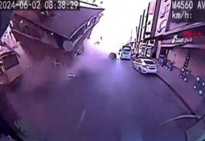Безумное видео из Стамбула: здание обрушилось на дорогу, двое погибших - mignews.net - Turkey