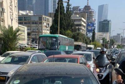 Всеизраильская пробка: грузовик застрял под мостом Ицхак Саде на шоссе Аялон - mignews.net