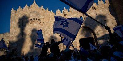 Марш с флагами начался с драки - detaly.co.il - Израиль - Иерусалим