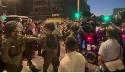 Столкновения с харедим в Иерусалиме: пострадала женщина-полицейская - mignews.net - Иерусалим