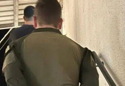 Арестован выдававший себя за офицера бандит грабивший квартиры в Кирьят-Шмона - mignews.net - Израиль - Эйлат - Кирьят-Шмона