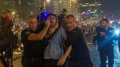 Демонстранты в Тель-Авиве жаловались на жестокость полицейских, дело прекратили - vesty.co.il - Израиль - Тель-Авив
