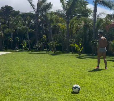 Криштиану Роналду - Семейная тренировка: Роналду поиграл с сыном в футбол - mignews.net - Саудовская Аравия