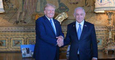 Джон Байден - Беньямин Нетаньяху - Дональд Трамп - Визит Нетаньяху в США - премьер Израиля встретился с Трампом во Флориде - фото, видео | OBOZ.UA - obozrevatel.com - Израиль - Сша - Вашингтон - Англия - штат Флорида - Президент - Хамас