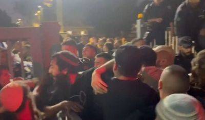 Протестующие пытаются прорваться в КПЗ базы Бейт-Лид - mignews.net
