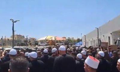 Биньямин Нетаниягу - Нетаниягу посетил место теракта в Мадждаль-Шамсе и пообещал "жесткий ответ" - mignews.net - Израиль - Иран