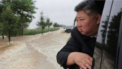 Ким Ченын - В КНДР проливные дожди: Ким Чен Ын лично спасает регионы от подтопления - mignews.net - Китай - Кндр
