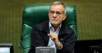 Али Хаменеи - Масуд Пезешкиан - Масуд Пезешкиан – новый президент Ирана принял присягу под скандирование Смерть Америке и Израилю | OBOZ.UA - obozrevatel.com - Израиль - Иран - Ливан - Тегеран - Йемен - Президент