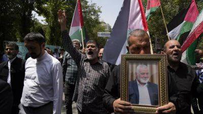Али Хаменеи - Исмаил Хании - Иран грозит Израилю "суровым возмездием" после гибели лидера ХАМАС - ru.euronews.com - Израиль - Палестина - Иран - Тегеран - Президент - Хамас
