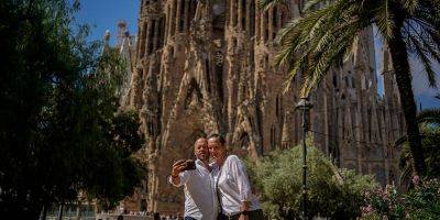 Туристы валят в Испанию, игнорируя нежелание испанцев видеть их у себя - detaly.co.il - Франция - Испания