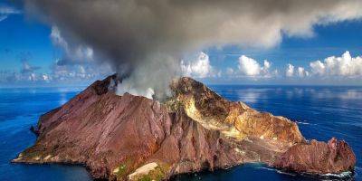 На Сицилии извергается вулкан Этна, авиасообщение под угрозой (видео) - detaly.co.il - Италия