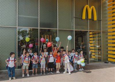 McDonald’s Azərbaycan и ГФСЗ обеспечили школьными принадлежностями всех первоклассников из семей шехидов по всей стране (ФОТО) - trend.az - Азербайджан - county Mcdonald