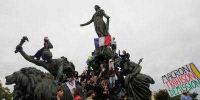 Эммануэль Макрон - Мишель Барнье - Во Франции протестуют против назначенного Макроном премьер-министра - detaly.co.il - Франция - Париж