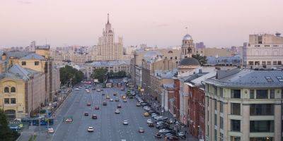 В Москве автомобиль протаранил бетонное ограждение и упал в Москву-реку (видео) - detaly.co.il - Москва