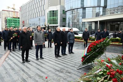 Президент Ильхам Алиев - Руководство минэкономики Азербайджана почтило память жертв Ходжалинского геноцида (ФОТО) - trend.az - Ссср - Азербайджан