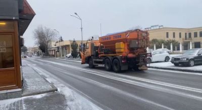 В Баку продолжаются работы по уборке снега (ФОТО) - trend.az - Баку