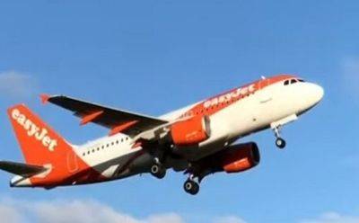 Пилот самолета easyJet потерял сознание во время полета - mignews.net - Египет - Афины - Manchester